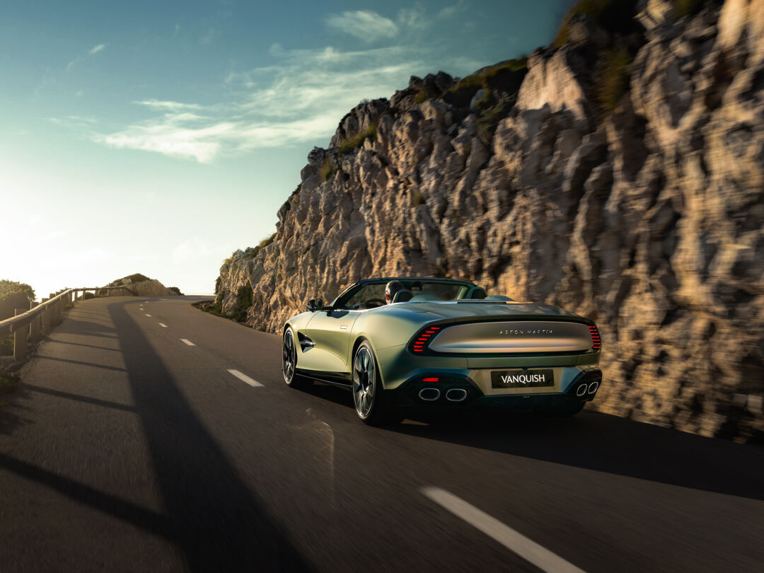 Aston_Martin_Vanquish_Volante_02