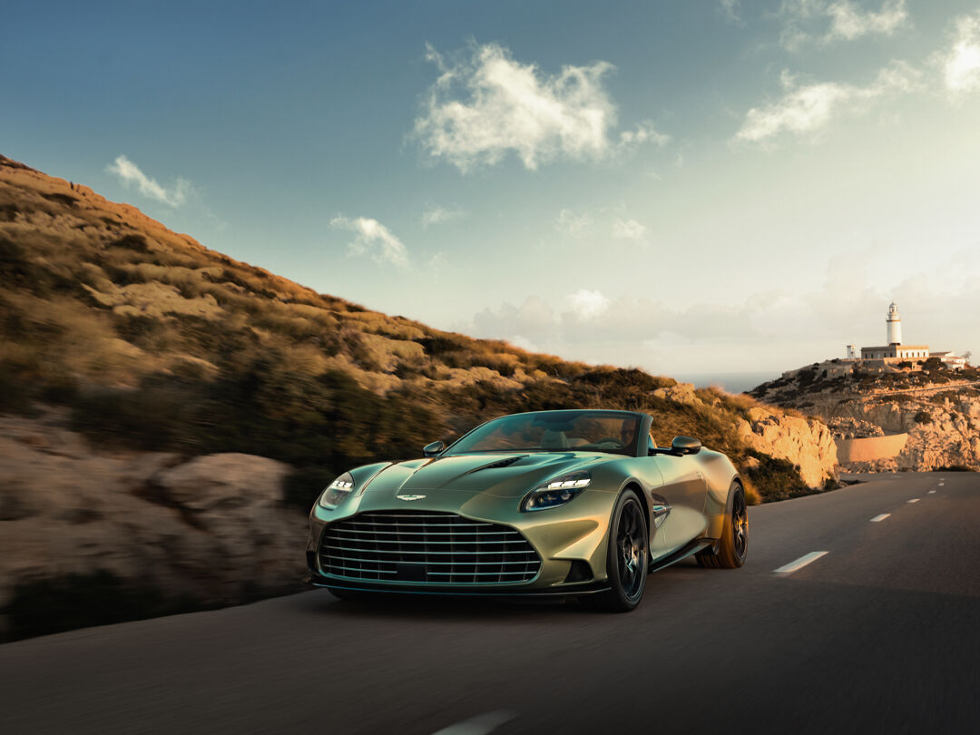 Aston_Martin_Vanquish_Volante_01
