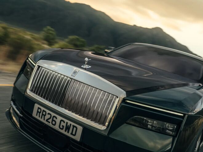 Close-up van de grille van de Rolls-Royce Spectre