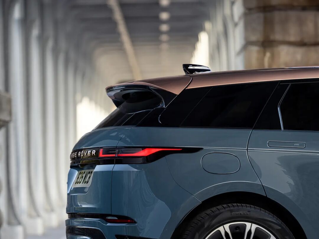 14-range-rover-evoque-2024-tribeca-blue