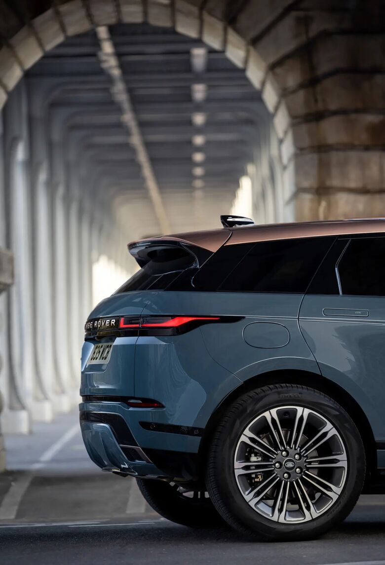 14-range-rover-evoque-2024-tribeca-blue