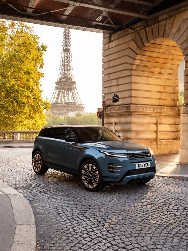 18-range-rover-evoque-2024-tribeca-blue