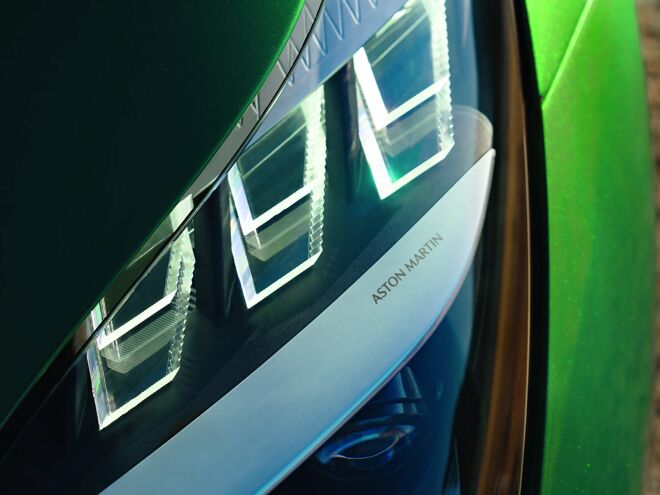 34-aston-martin-db12-detail-koplamp-aston-martin