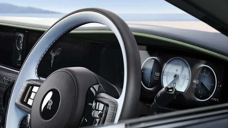 Interieur met stuur, wijzerplaten en dashboard van de Rolls-Royce Ghost Extended