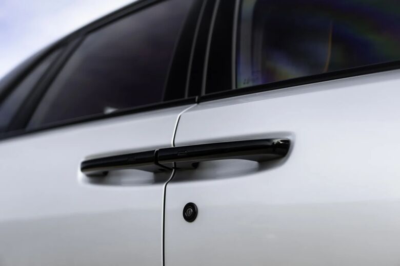 Detail van de verzonken portiergreep van de Rolls-Royce Ghost Black Badge.