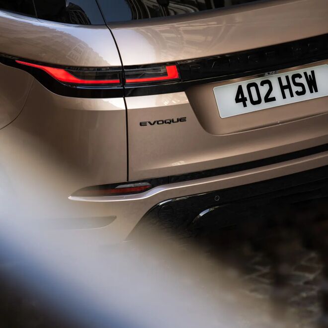 08-range-rover-evoque-2024-corinthian-bronze